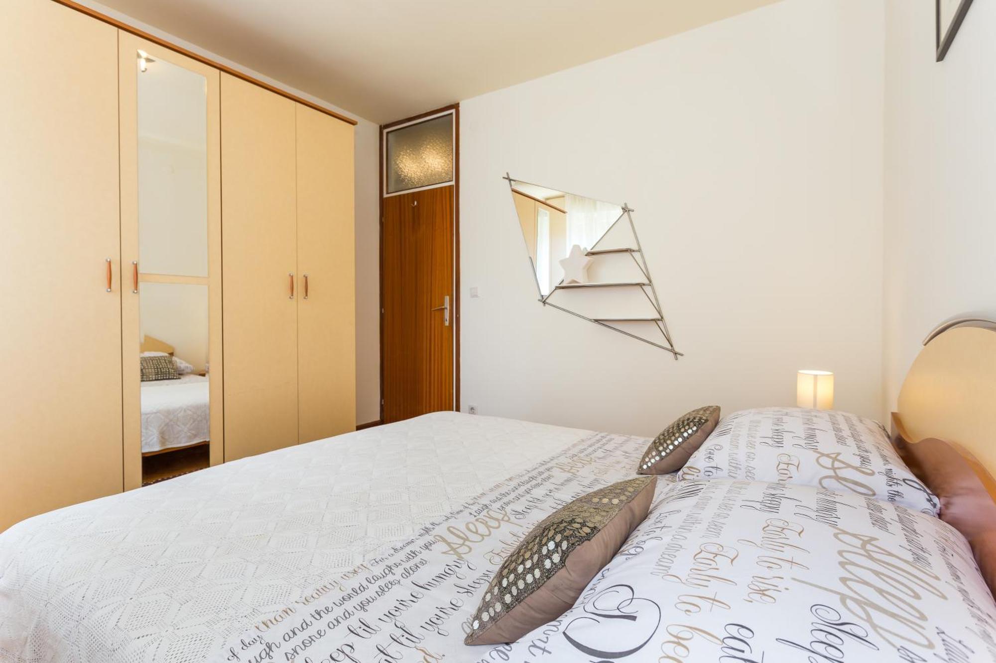 Apartments With Wifi Split - 13957 الغرفة الصورة
